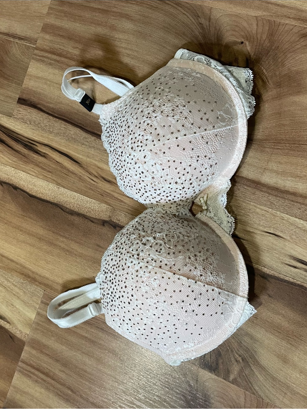 NWT Victoria’s Secret Dream Angels Crystal Embellished Lace Bra 36D Holiday 2012